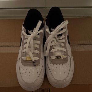 Nike Ken Griffey Je White and Black Sneakers